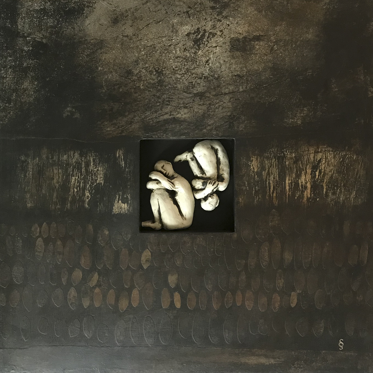 Dissociation, Techniques mixtes et céramique, 24 X 24 po. Sylvie Schueler © 2020 .